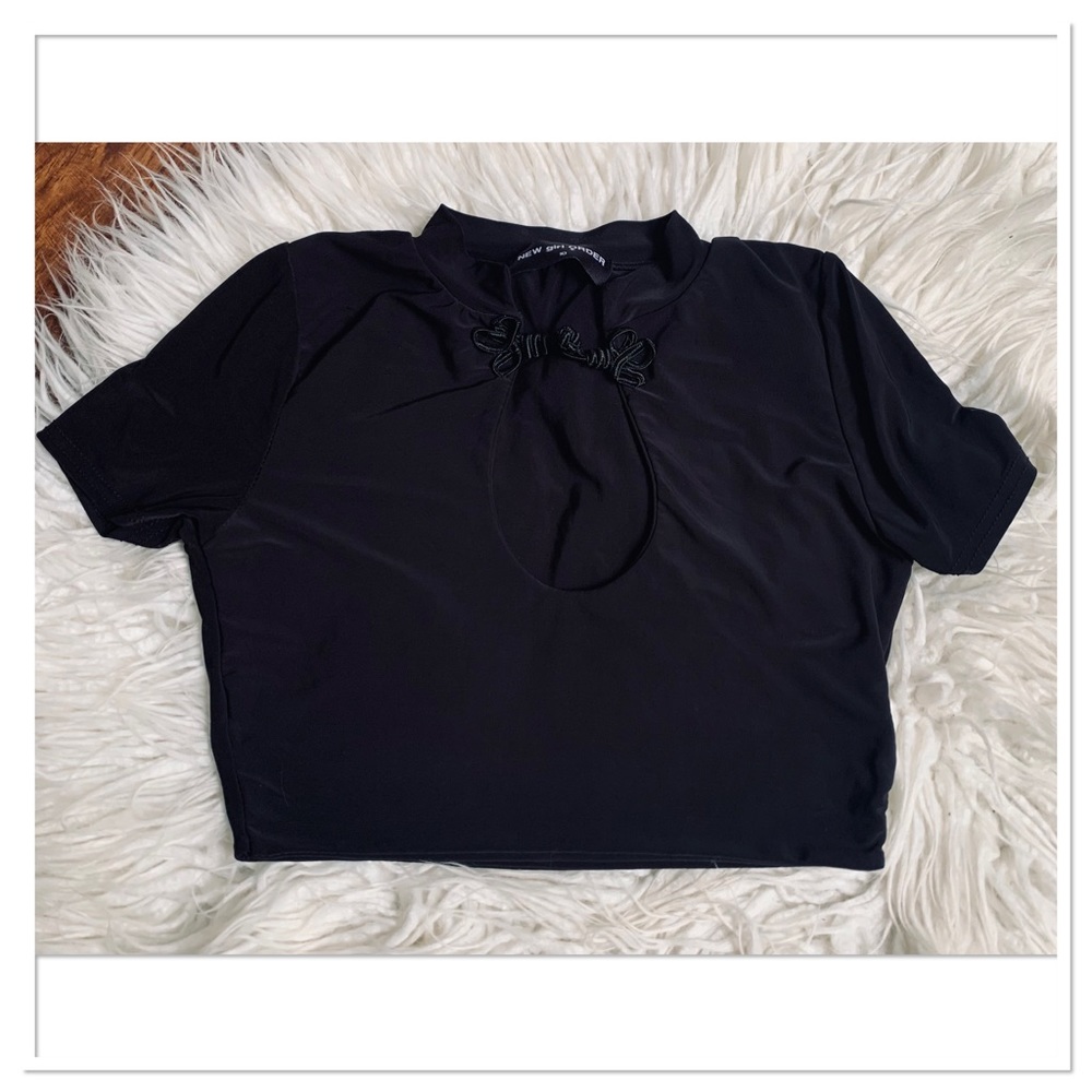 New Girl Order Key Hole Front Crop Top Stretchy Short Sleeve Black Size 6